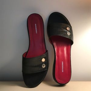 BURBERRY BLACK LEATHER SANDALS EUC